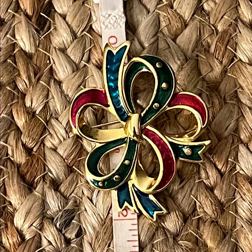 Danecraft Vintage Gold Tone and Multicolor Enamel Bow Christmas Brooch - Picture 6 of 6